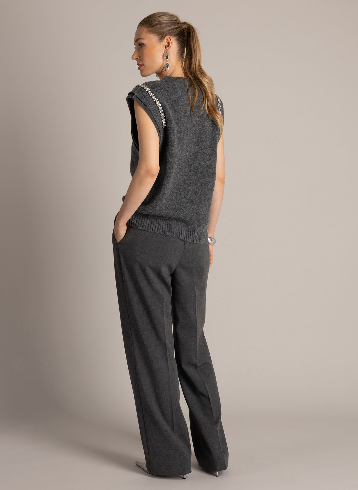 Yest | Ula Top | Dark Grey