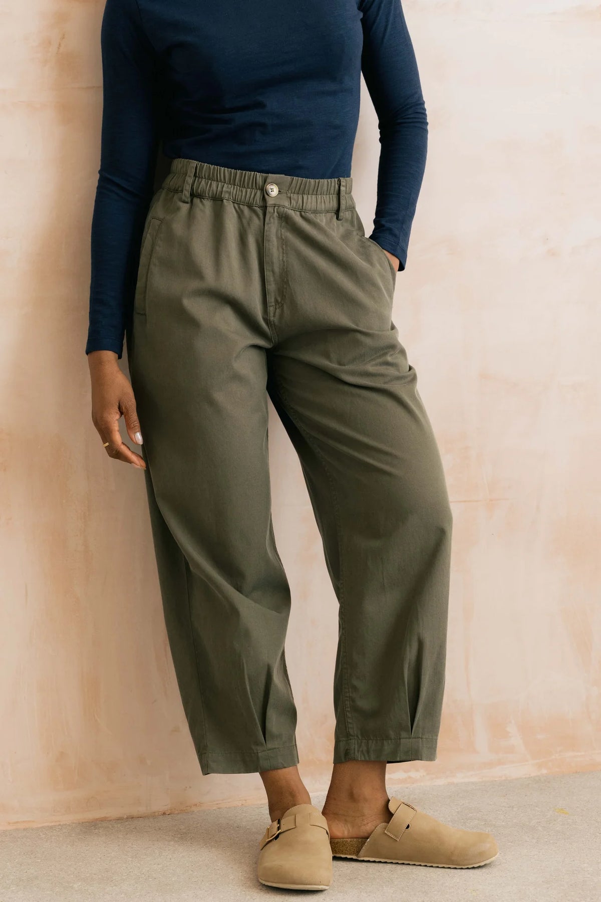Lily & Me | Shrin Relaxed Barrel Leg Trousers | Olive