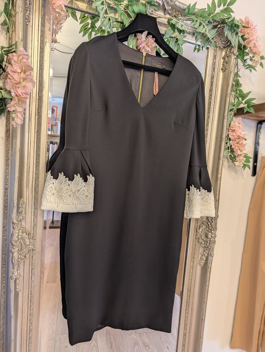Pre-Loved | Ted Baker Dress | Size 4 (UK 14/L)